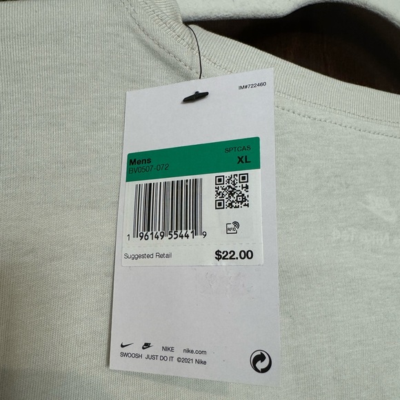 Nike Tee - Picture 4 of 5